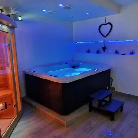 公寓 2 Schlafzimmer, Whirlpool, Sauna Und Netflix-projektor 加爾米施-帕滕基興