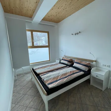 2 Schlafzimmer, Whirlpool, Sauna Und Netflix-projektor 加爾米施-帕滕基興