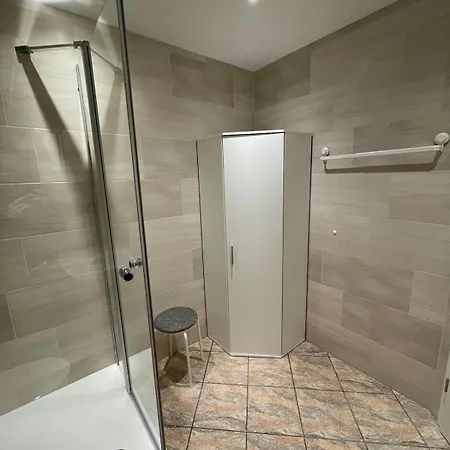 2 Schlafzimmer, Whirlpool, Sauna Und Netflix-projektor * 加爾米施-帕滕基興