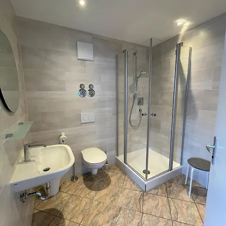 2 Schlafzimmer, Whirlpool, Sauna Und Netflix-projektor